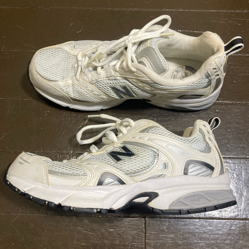 Vintage woman’s new balance sneakers